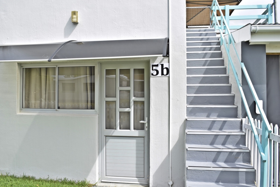 5 Bedroom Property for Sale in Struisbaai Western Cape